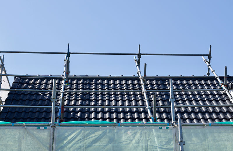 築15年以上の戸建て住宅に屋根塗装が必要な理由と失敗しない業者選びのポイント